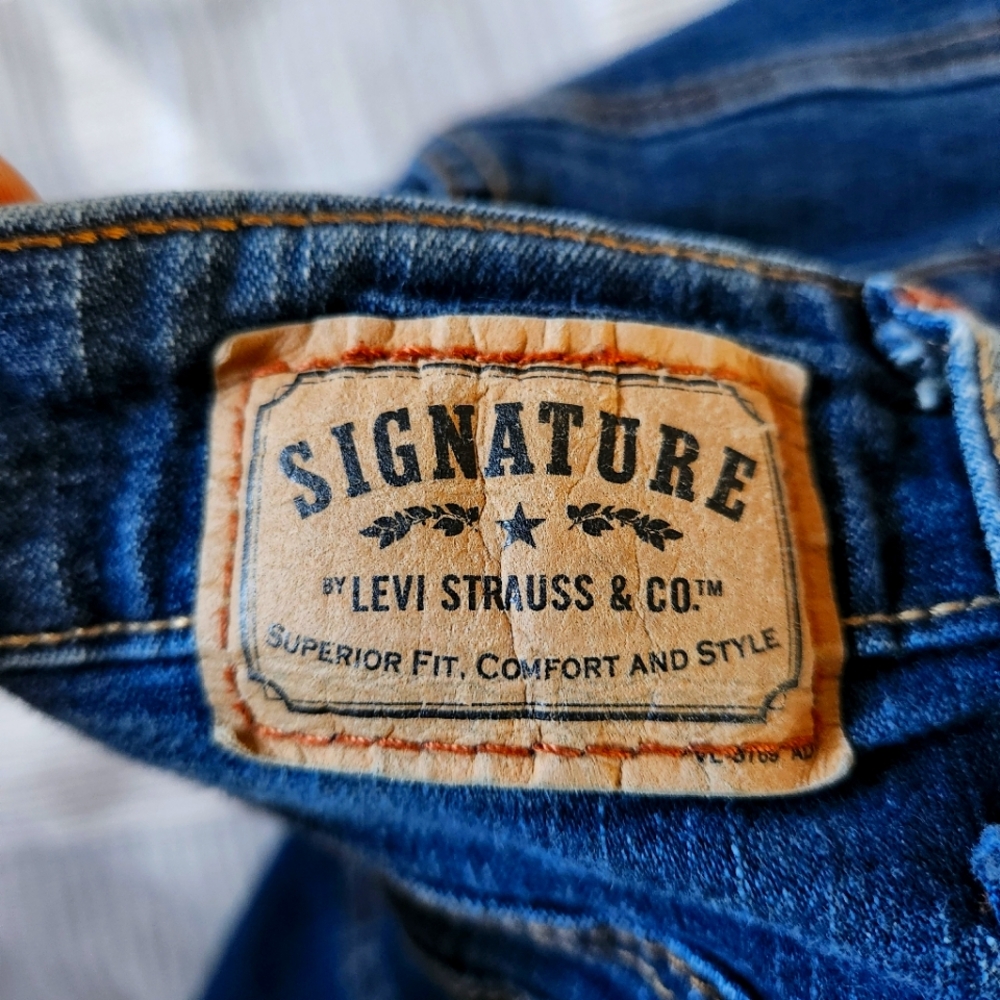 Signature Levi Mid Rise Boot Cut Jeans - Picture 6 of 9